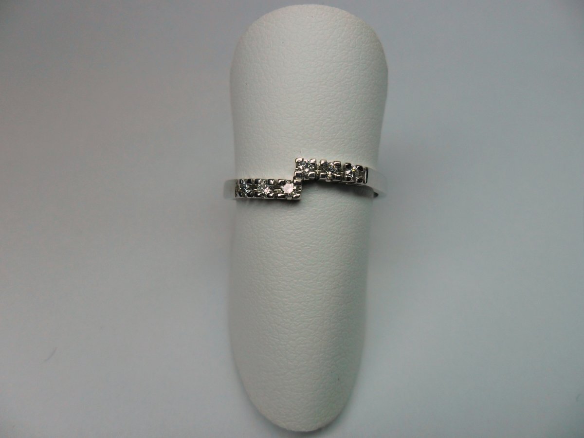 Twisted alliance ring